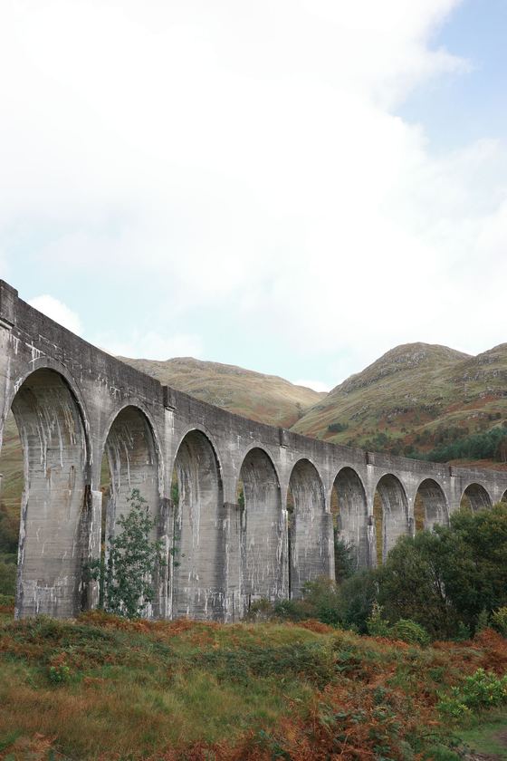 Glenfinnan Viaduct: Viaduct arches receding across hillside
