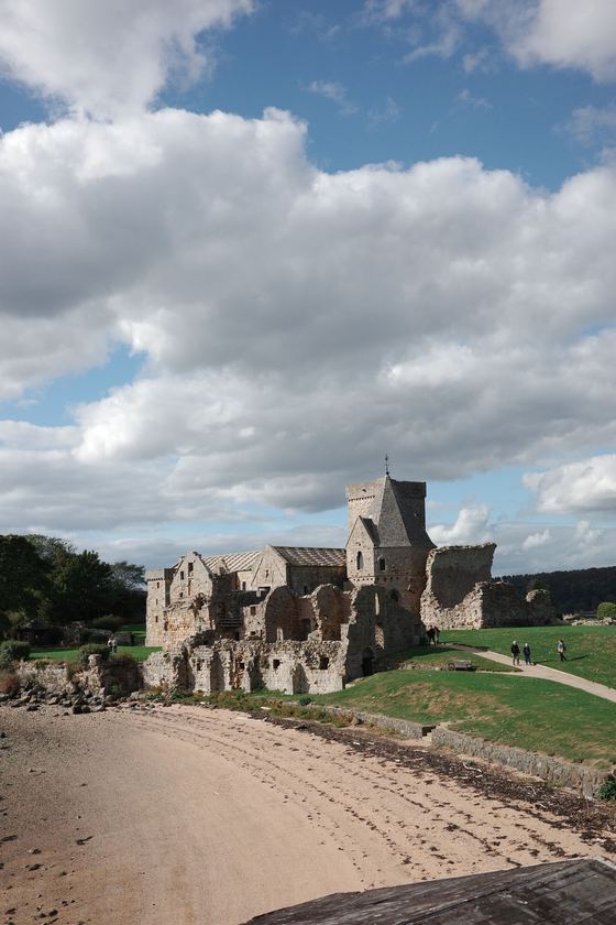 Inchcolm Island: Path leading toward abbey ruins