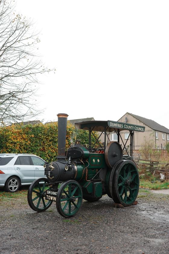 Alford Heritage Museum: Green steam roller outdoors
