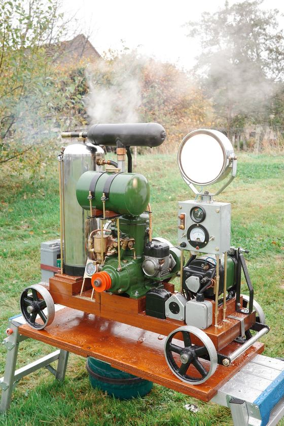 Alford Heritage Museum: Small polished steam engine outdoors