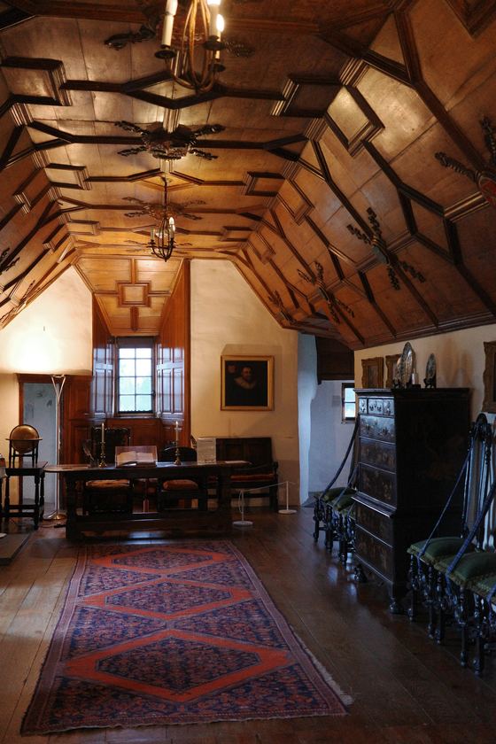 Crathes Castle: Timbered castle room and patterned floor