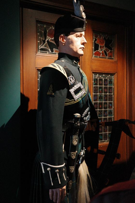 Gordon Highlanders Museum: Highlander uniform in museum display