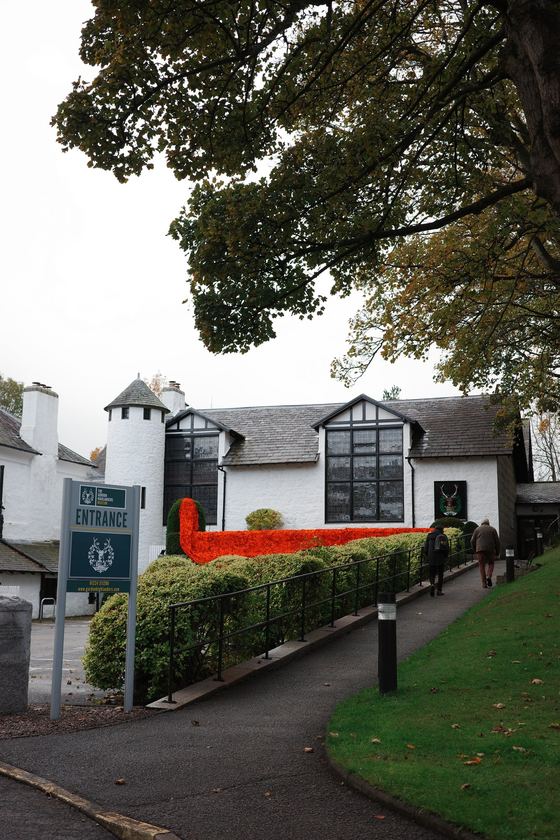 Gordon Highlanders Museum: Museum entrance framed by trees