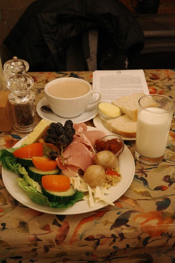 Shrewsbury and Church Stretton: Cafe lunch arranged on patterned table