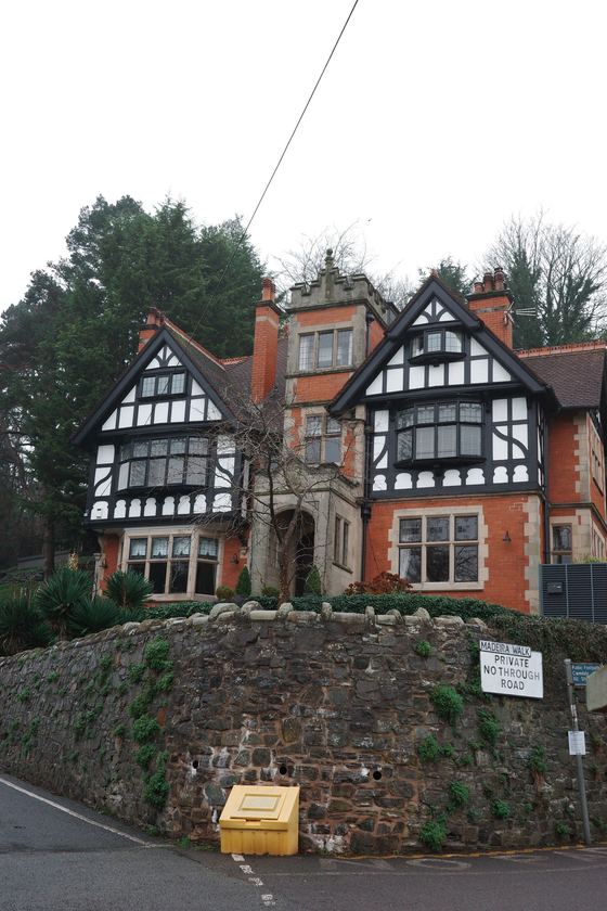 Shrewsbury and Church Stretton: Two timbered houses above a wall