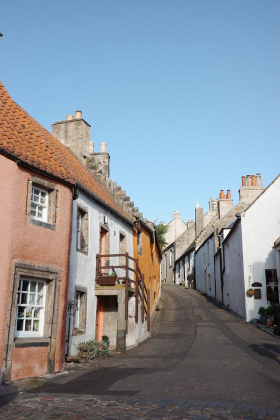 Culross: Cobbled street lined with historic houses
