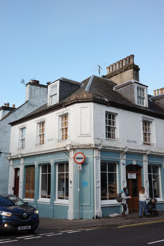 Dunkeld: White corner building on village street