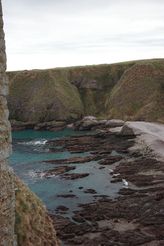 Dunnottar Castle: rocky cove and turquoise water