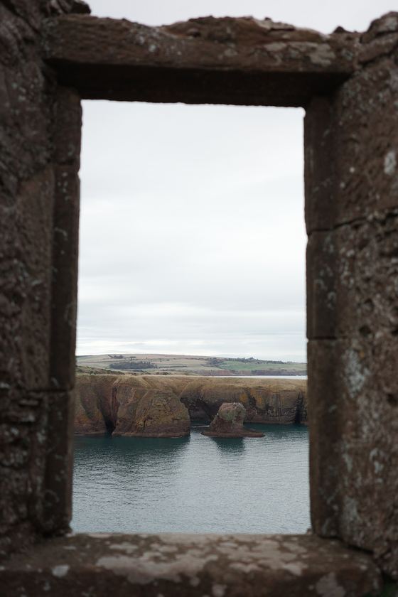 Dunnottar Castle: sea framed by stone window