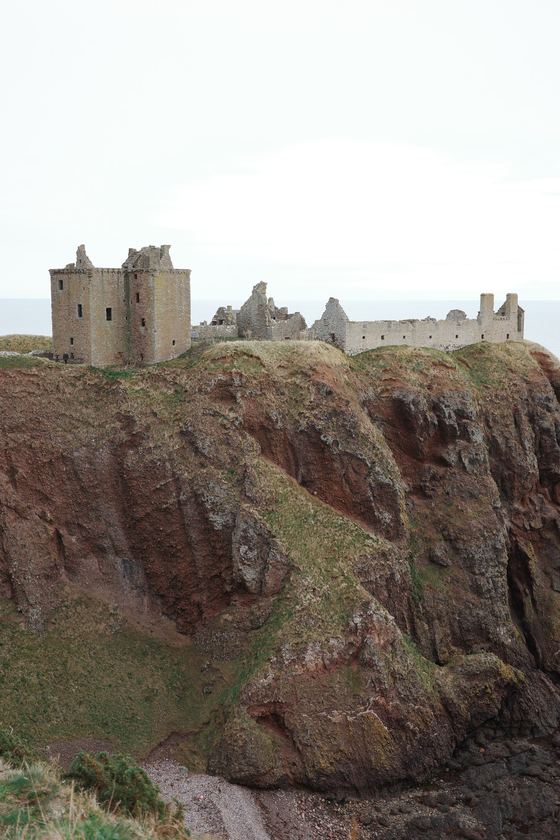 Dunnottar Castle: castle above rugged coastal cliffs