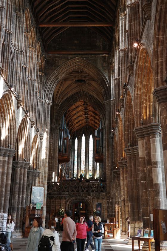 Glasgow Cathedral: Cathedral nave leading toward altar