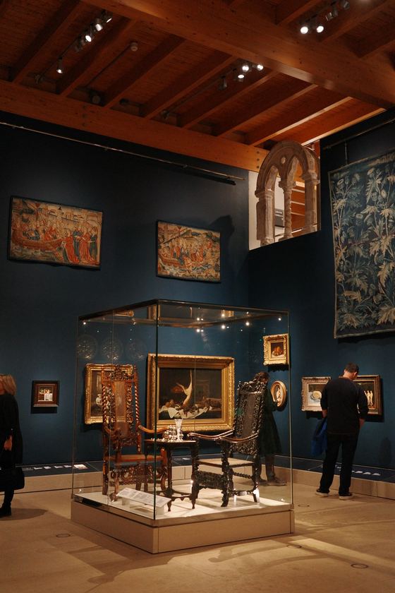 Pollok Country Park: Rich blue gallery of artworks
