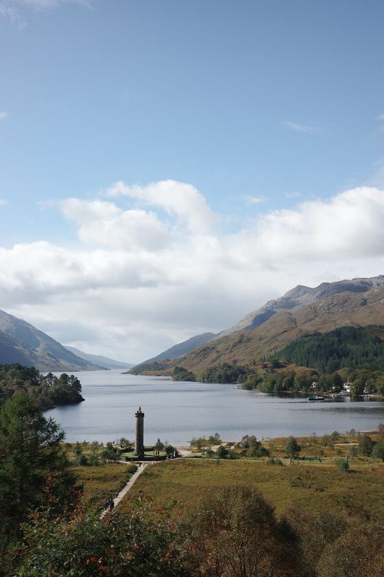 Glenfinnan Viaduct: Monument framed by loch and mountains