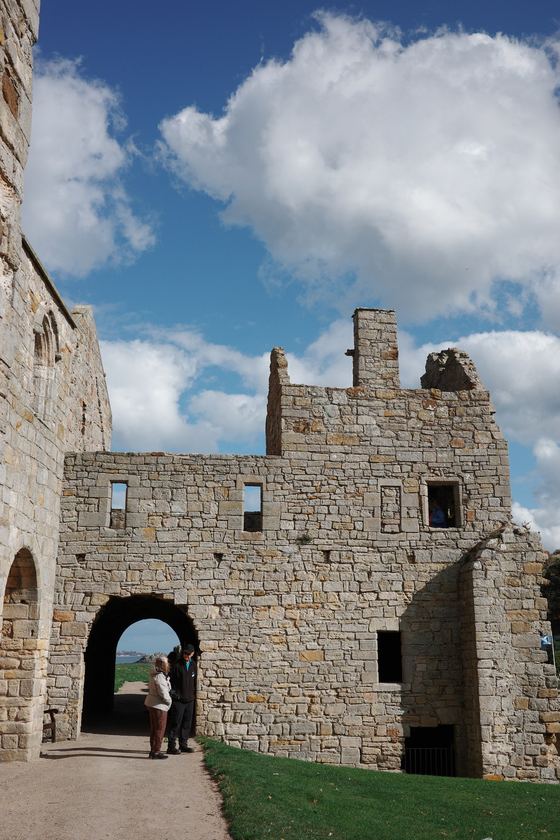 Inchcolm Island: Stone gateway into abbey courtyard