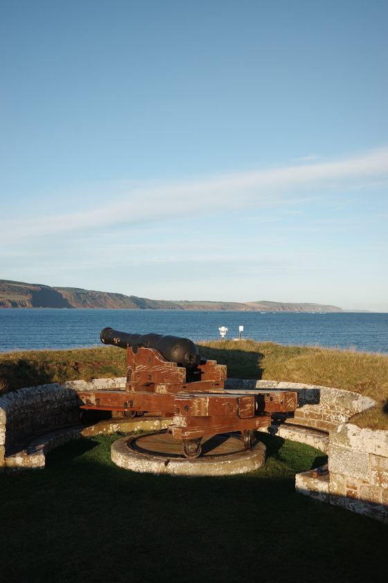 Culloden and Fort George: Fort cannon overlooking blue water