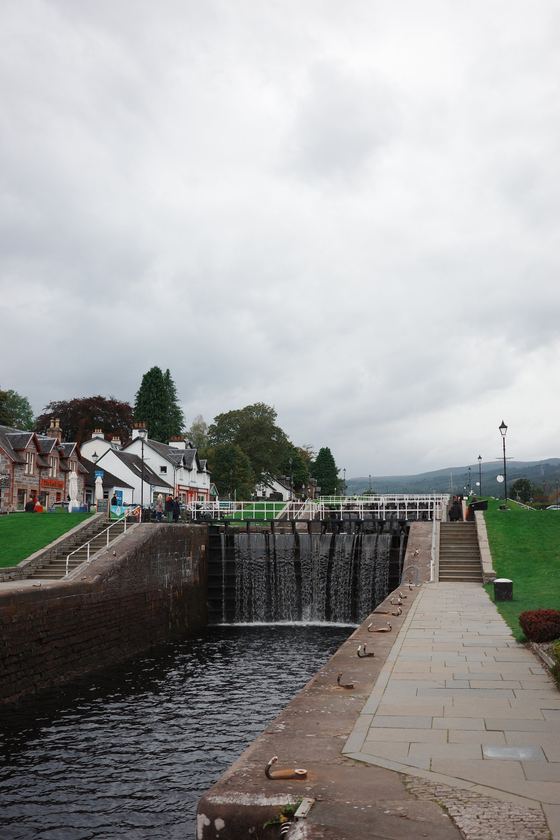 Fort Augustus: Canal lock receding toward village