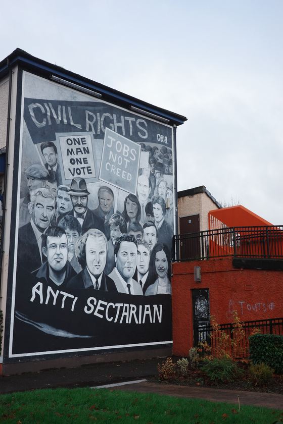 Derry: Civil rights mural on gable