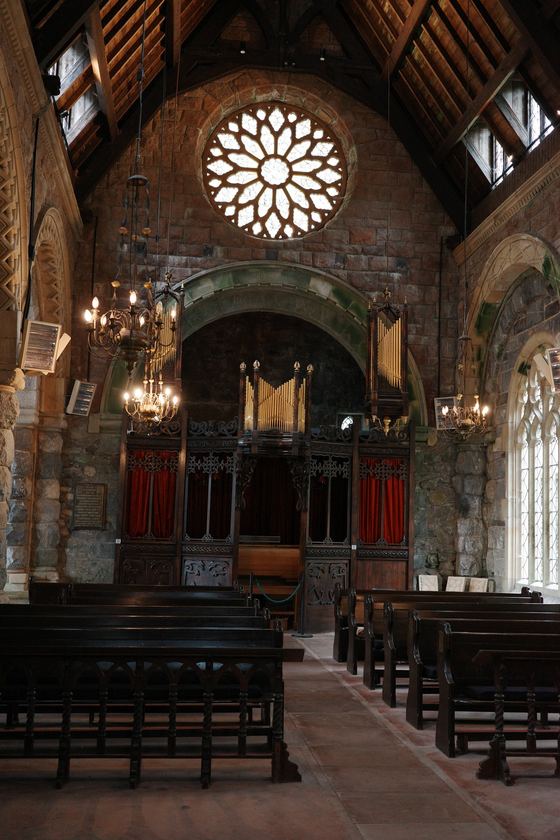 St Conan's Kirk and Kilchurn Castle: Symmetrical nave and rose window