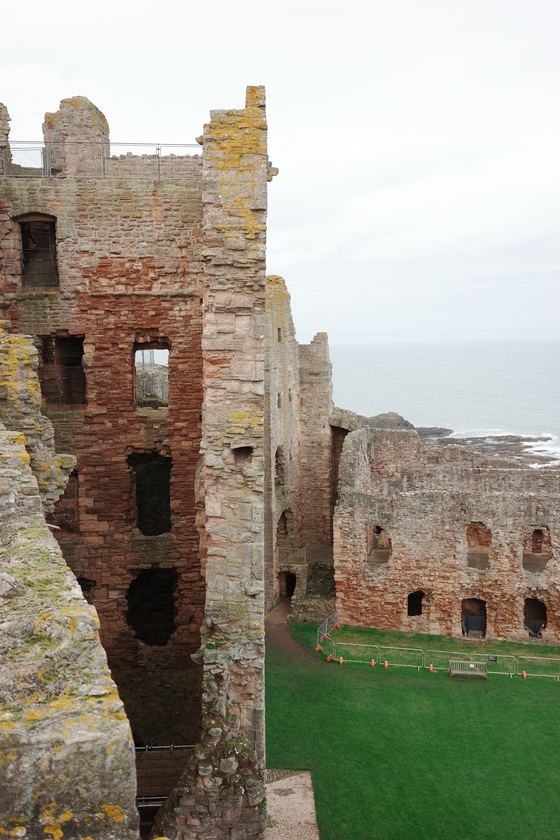 Tantallon Castle: Tall castle wall and courtyard