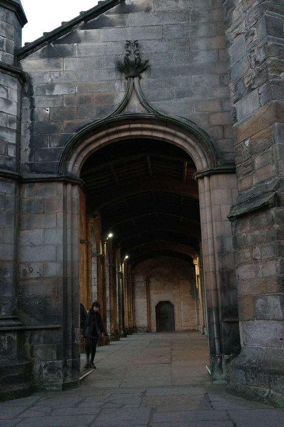 Uni: Stone archway drawing the eye inward
