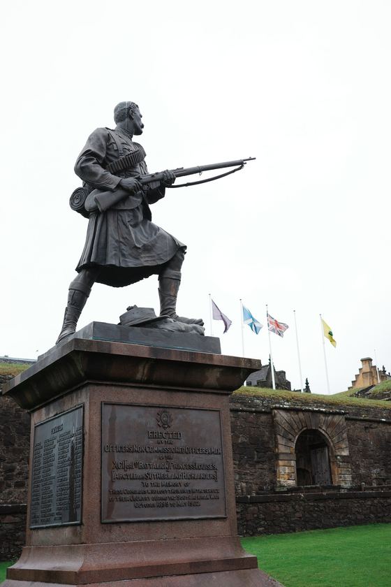 Stirling: Archer statue against pale sky