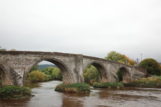 Stirling: Stone bridge spanning the river