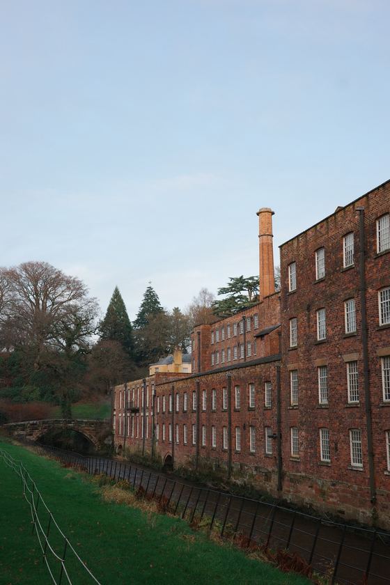 Manchester: Long brick mill beside the canal